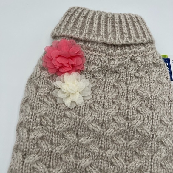 Top Paw Taupe/Silver Cable Knit Dog Sweater with Flowers Medium NWT - Picture 4 of 9